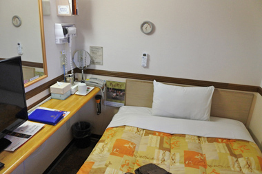 札幌東横イン13階・黄金のベッド